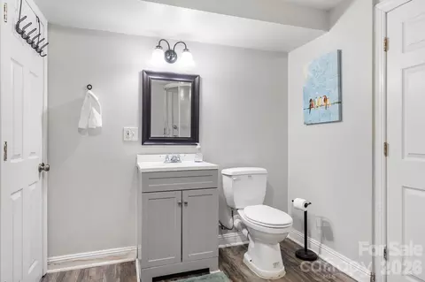 Bath - 5225 Wolfe Rd, Hickory, NC 28601 photo 4 of 4