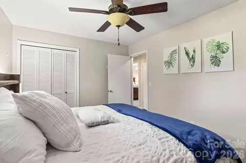 Bedroom - 5225 Wolfe Rd, Hickory, NC 28601 photo 4 of 5