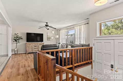 Entry Way - 5225 Wolfe Rd, Hickory, NC 28601 photo 2 of 2