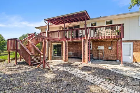 Exterior - 5225 Wolfe Rd, Hickory, NC 28601 photo 2 of 9