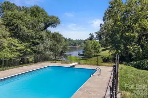 Exterior - 5225 Wolfe Rd, Hickory, NC 28601 photo 7 of 9