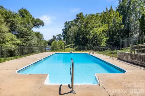 Exterior - 5225 Wolfe Rd, Hickory, NC 28601 photo 6 of 9