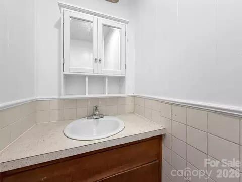 Bath - 70 Iris Ln, Canton, NC 28716 photo 3 of 4