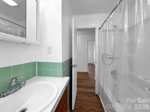 Bath - 70 Iris Ln, Canton, NC 28716 photo 2 of 4