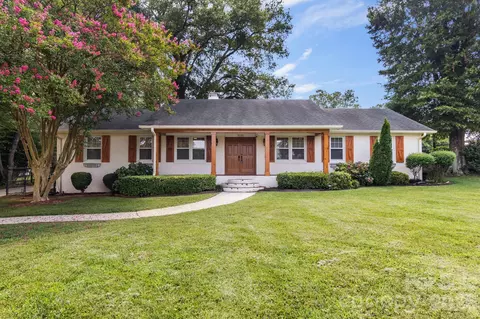 7030 Delta Lake Dr, Charlotte, NC 28215
