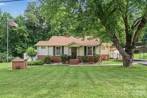 3748 Camp Stewart Rd, Charlotte, NC 28215