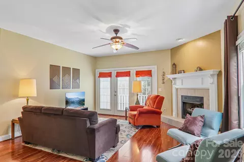 3311 Sandy 1 Dr #1, Hendersonville, NC 28792