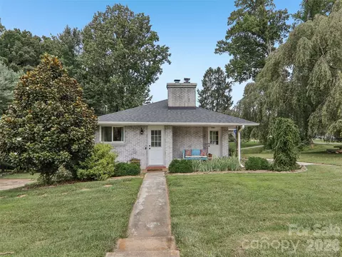 851 Sand Hill Rd, Asheville, NC 28806