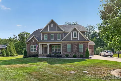 1016 Kara Ct, Matthews, NC 28104