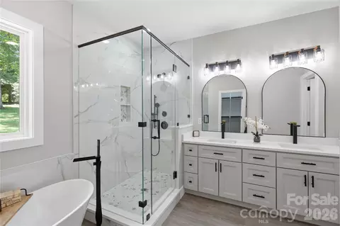 Bath - 1851 Oleander Dr, Conover, NC 28613 photo 2 of 4