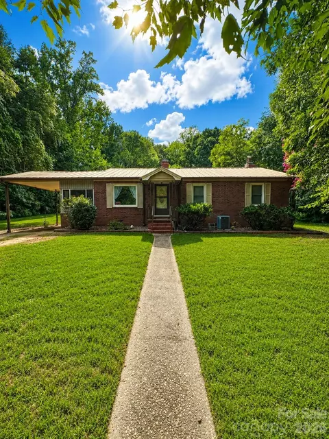 305 N Milford Dr, Salisbury, NC 28144