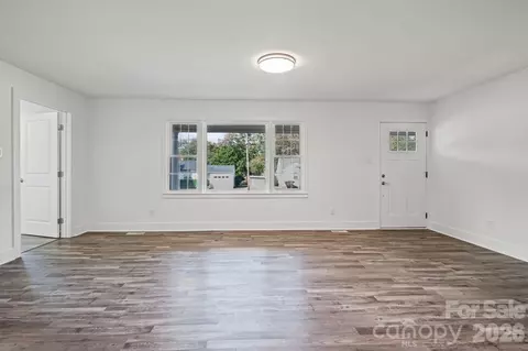 Living - 520 Wright Ave, Kannapolis, NC 28083 photo 2 of 9