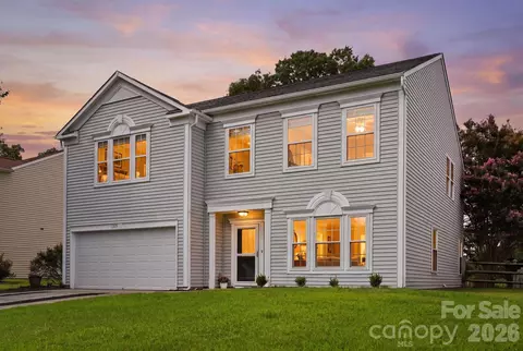 12821 Silvaire Farm Rd, Charlotte, NC 28278
