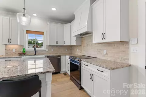 Kitchen - 4791 Cooper Rd, Clemmons, NC 27012 photo 4 of 4