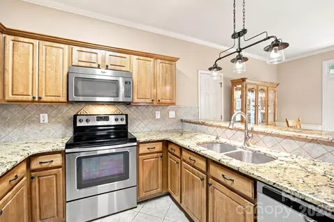 Kitchen - 7073 Ridgeway Rd, Stanley, NC 28164 photo 4 of 5