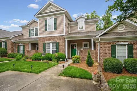 5757 Fox Ridge Ln, Winston Salem, NC 27104