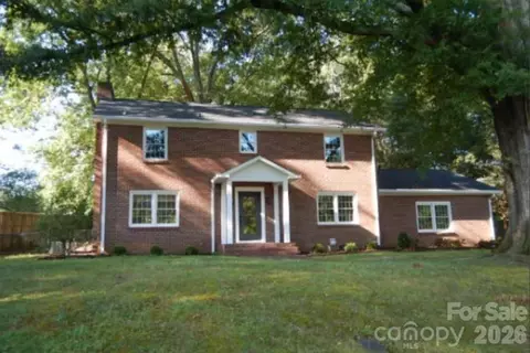 33 32nd Nw Ave NW, Hickory, NC 28601
