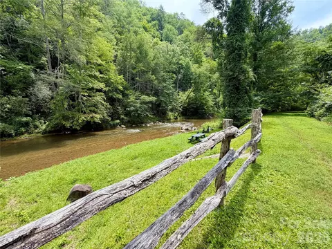 1156 Bear River Lodge Trl, Marshall, NC 28753 photo 17