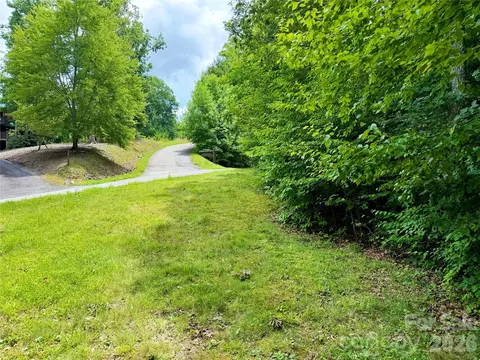 1156 Bear River Lodge Trl, Marshall, NC 28753 photo 6