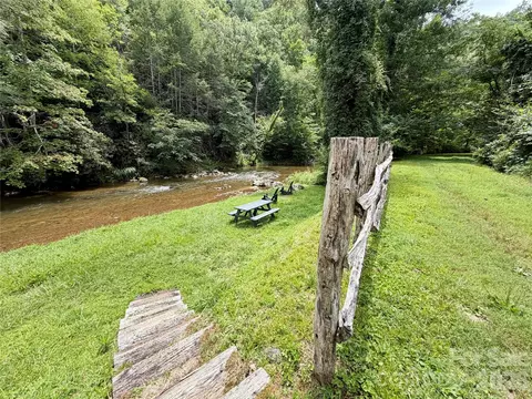 1156 Bear River Lodge Trl, Marshall, NC 28753 photo 18