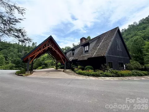 1156 Bear River Lodge Trl, Marshall, NC 28753 photo 2