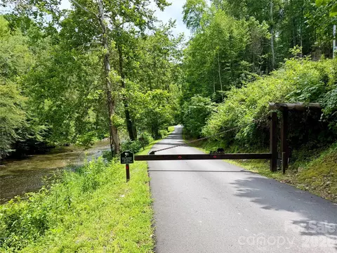 1156 Bear River Lodge Trl, Marshall, NC 28753 photo 48