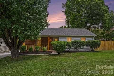 6511 Misty Morning Dr, Charlotte, NC 28212