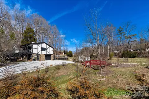 5 Northlake Dr, Weaverville, NC 28787