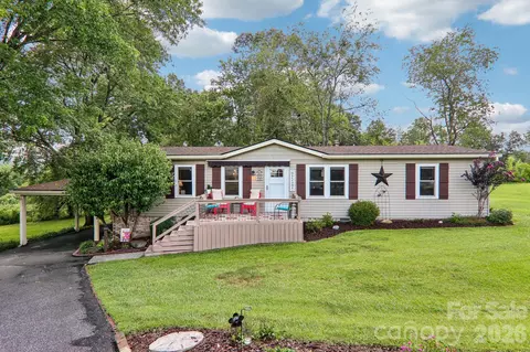 305 Meadowbrook Ct, Hendersonville, NC 28792