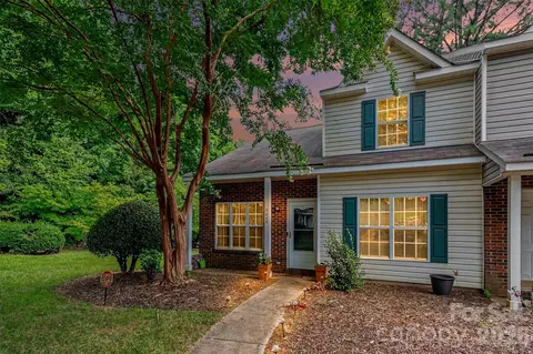 5845 Cougar Ln, Charlotte, NC 28269