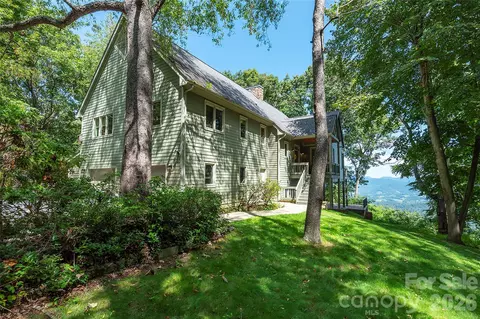 226 Strickland Dr, Waynesville, NC 28785