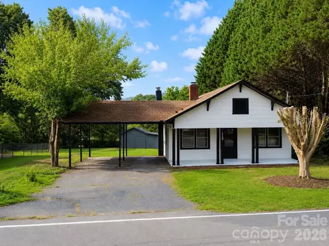 Exterior - 113 Mountain View St, Morganton, NC 28655 photo 4 of 5