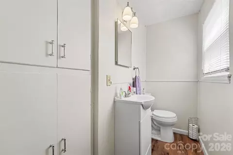 Bath - 1130 Julius Dr, Salisbury, NC 28147 photo 2 of 2