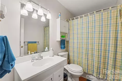 Bath - 1130 Julius Dr, Salisbury, NC 28147 photo 1 of 2
