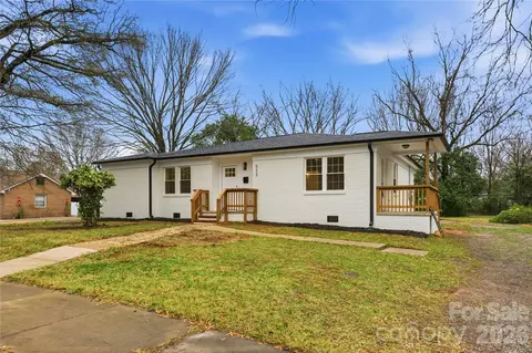 523 Biltmore St, Mooresville, NC 28115