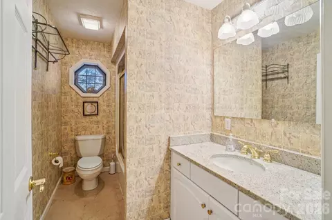 Bath - 4634 Harbor View Ter, Morganton, NC 28655 photo 2 of 3