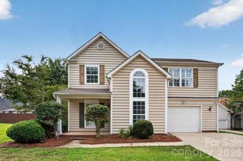 8220 Upsall Ct, Charlotte, NC 28215