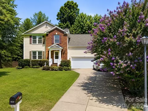9220 Garnet Field Ct, Charlotte, NC 28269