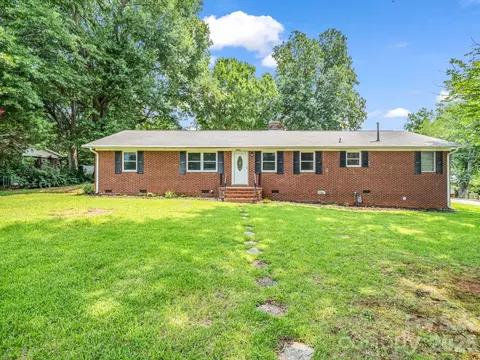 2044 Helen Dr, Gastonia, NC 28054