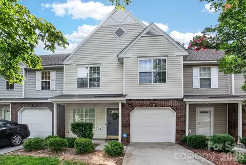 8318 Christmas Ct, Charlotte, NC 28216