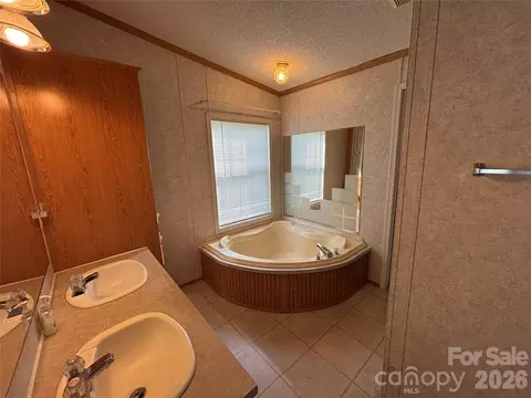 Bath - 93 Ervin Ln, Hiddenite, NC 28636 photo 1 of 2