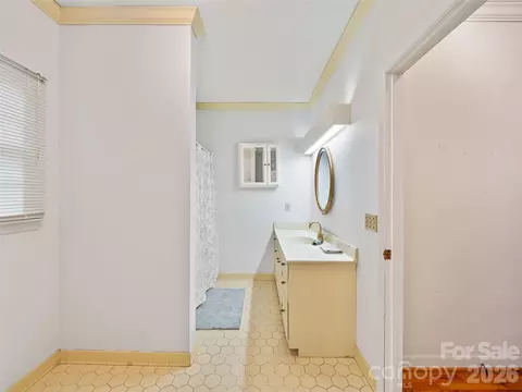 Bath - 147 Walnut Ave, Spruce Pine, NC 28777 photo 2 of 3