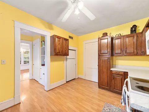 Entry Way - 147 Walnut Ave, Spruce Pine, NC 28777 photo 2 of 3
