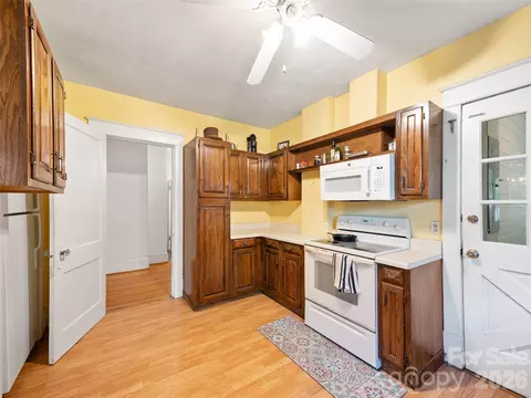 Kitchen - 147 Walnut Ave, Spruce Pine, NC 28777 photo 2 of 2