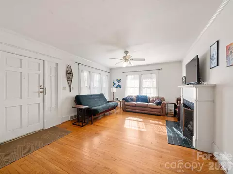 Living - 147 Walnut Ave, Spruce Pine, NC 28777 photo 1 of 3