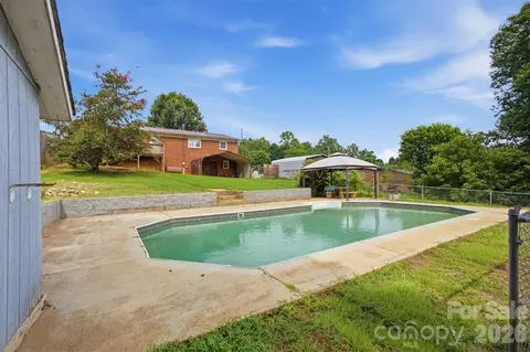 Exterior - 1082 Maple St, Granite Falls, NC 28630 photo 5 of 6