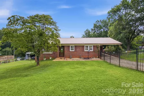 1082 Maple St, Granite Falls, NC 28630