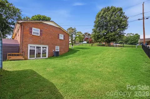 Exterior - 1082 Maple St, Granite Falls, NC 28630 photo 1 of 6