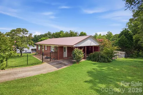 Exterior - 1082 Maple St, Granite Falls, NC 28630 photo 2 of 6