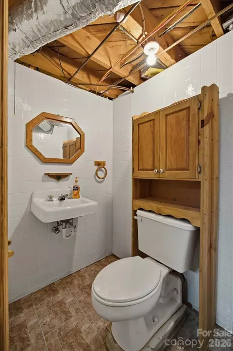 Bath - 1082 Maple St, Granite Falls, NC 28630 photo 2 of 2